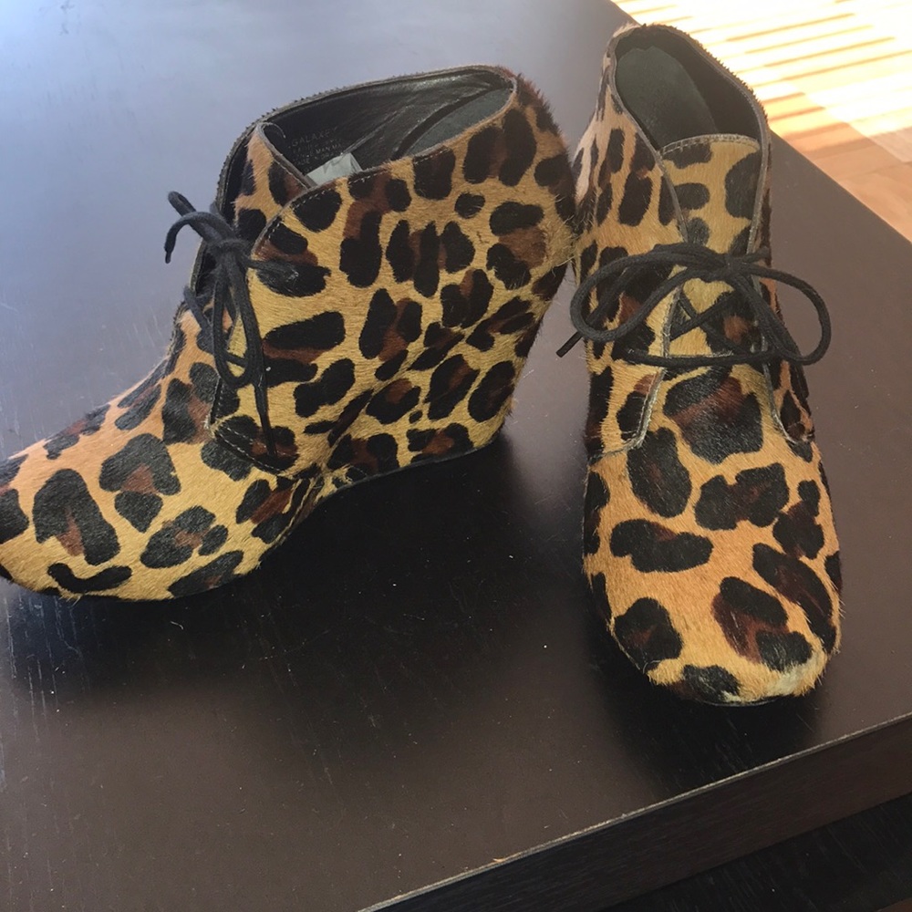 Faux leopard print wedges.